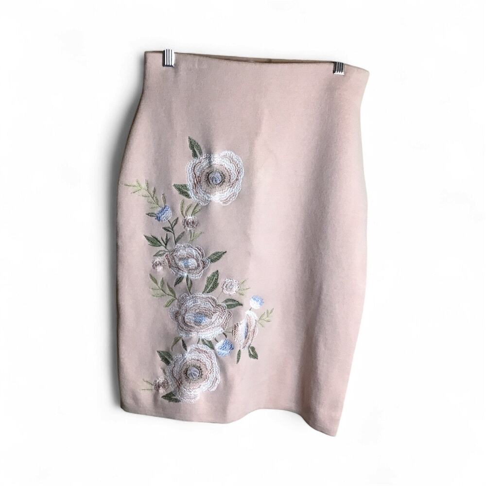 Calvin Klein Knit Pencil Skirt Floral Embroidery Detail Pink Sz. Small